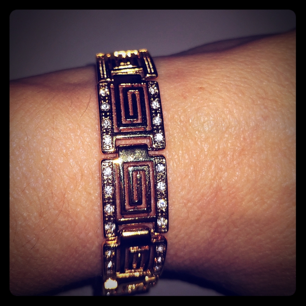 ✅ *Select jewelry: 5 for $25* Gold Greek Pattern Bracelet